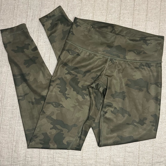 Lululemon Align Leggings 28” - Green Camo - Size 6 - Picture 2 of 5
